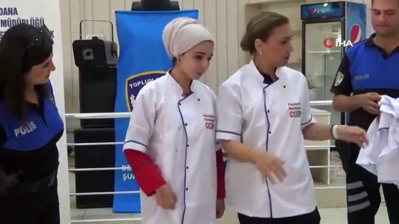 Cours de maquillage et de cuisine pour jeunes défavorisés