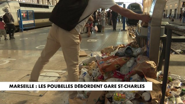 Marseille : les poubelles de la gare Saint-Charles débordent