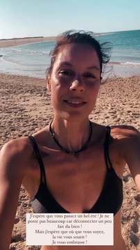 Fanny Leeb est en vacances et se ressource sous le soleil, elle qui a vaillamment lutté contre le cancer