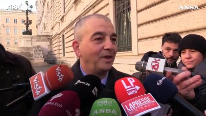 Descargar video: Stangata sulle banche, in Borsa bruciano 9 miliardi