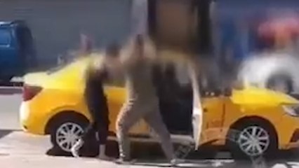 Boşanma aşamasındaki eşi sokak ortasında darbetti