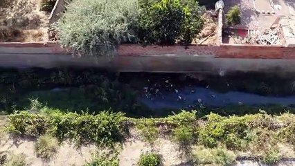 L'odeur d'égout entourait le quartier, les citoyens se révoltaient