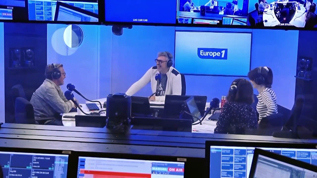 Les enfants du mini club tentent de trouver la définition de mots compliqués