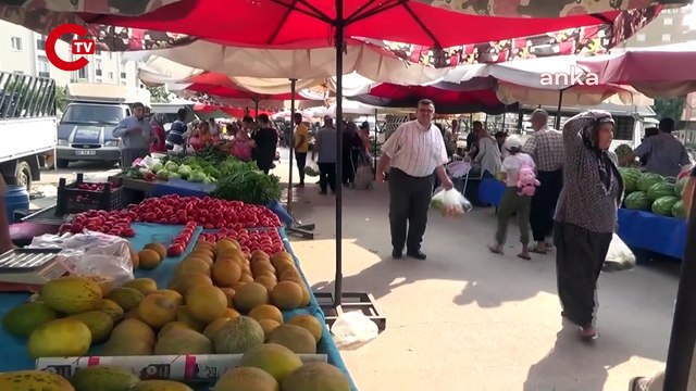 Semt pazarında emekli yurttaş isyan etti: ‘İnsansın canın istiyor, tek tek de satmıyorlar’