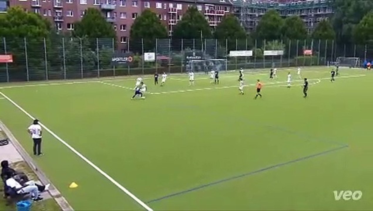 Nassim Saleh (Eintracht Lokstedt) mit einem Traumtor!