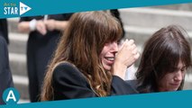 Elle ne souffre plus  Deux semaines après la mort de Jane Birkin, sa fille Lou Doillon tente de f