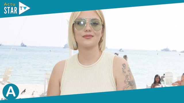 Louane en vacances elle dévoile ses tatouages et son bronzage à la piscine