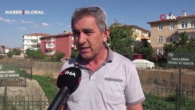 Lağım kokusu mahalleyi sardı, vatandaşlar isyan etti: Burunlarını kapatarak tepki gösterdiler
