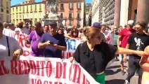 Reddito di cittadinanza, il corteo di protesta per le vie del centro di Napoli