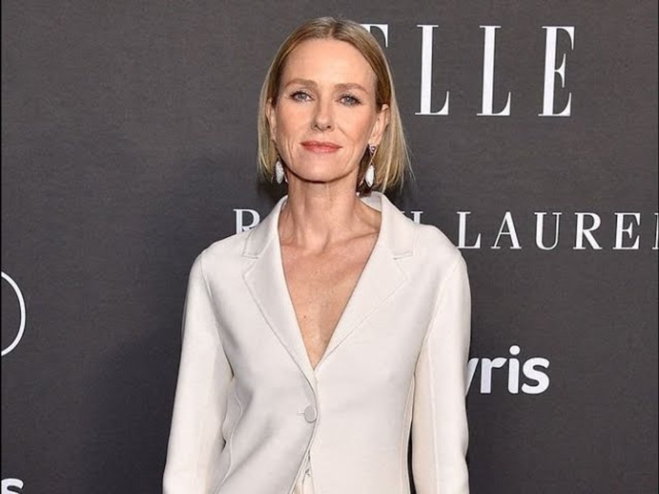 "C'était effrayant !" : Naomi Watts évoque sa ménopause précoce diagnostiquée à l'âge de 36 ans