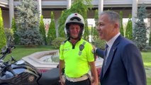 Ali Yerlikaya, motosikletli gence öğüt veren polisin görev yaptığı motosikleti yenisiyle değiştirdi