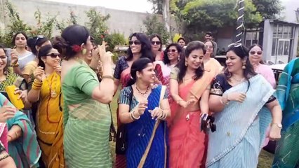 Descargar video: Womens Celebration: लहरिया उत्सव में महिलाओं ने किए शानदार डांस