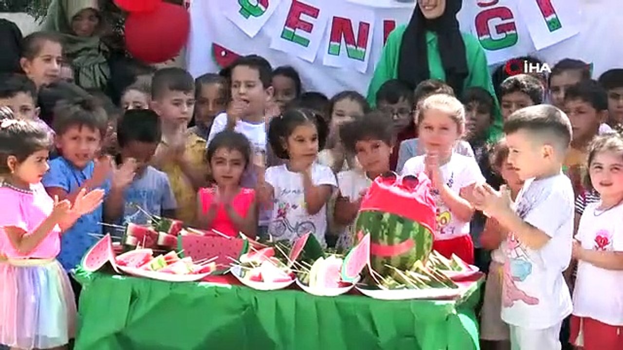Les enfants survivants du tremblement de terre...