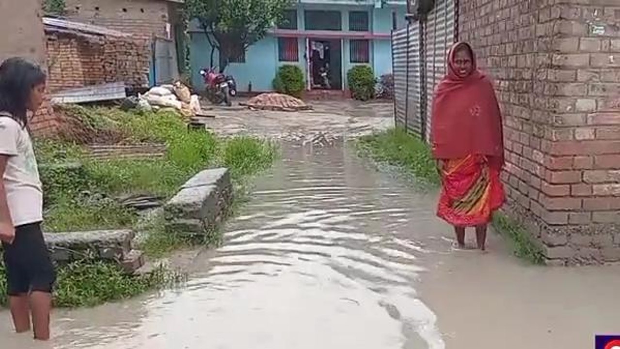 मुजफ्फरपुर: सरैया नगर पंचायत वार्ड संख्या एक के घरों में घुसा बाढ़ का पानी, लोग परेशान