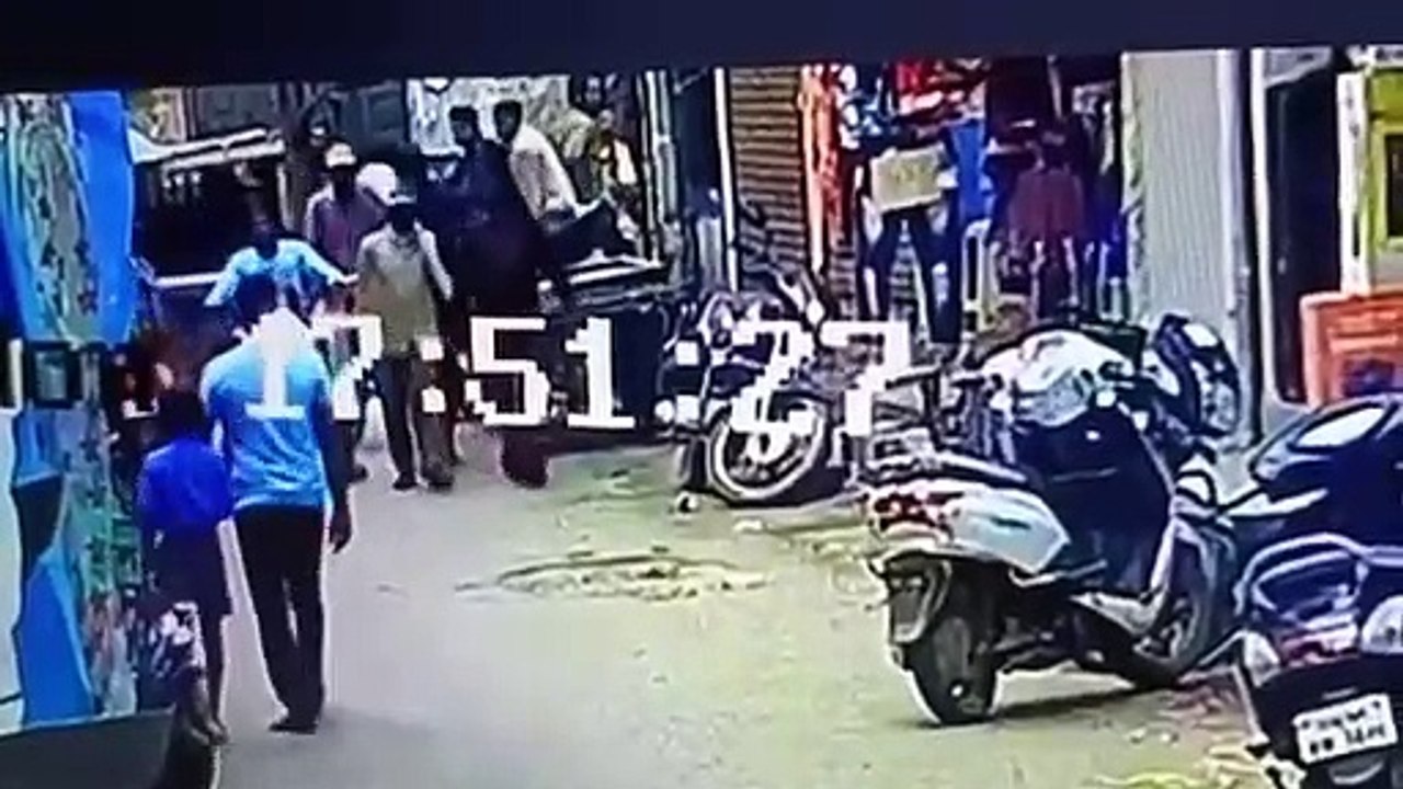 शहर में मोटर साइकिल से स्टंट करते पकड़ाया युवक, दो हजार का कटा चालान