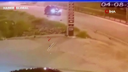 Motosiklet kazası güvenlik kamerasında: Kaldırımlara vurduktan sonra boş alana düştü