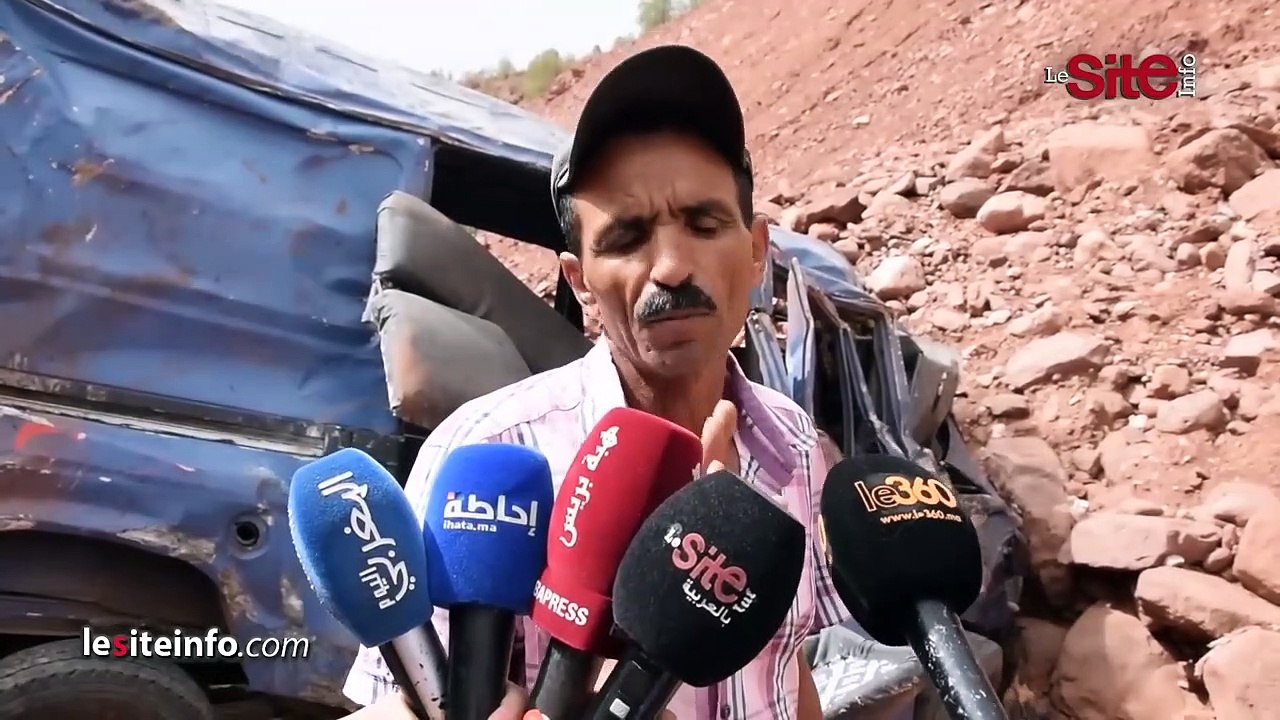 شاهد عيان يكشف تفاصيل وقوع  _فاجعة دمنات__ _ترونزيت_ جات عامرة بالناس الداخل والفوق وطاحت على امرأة