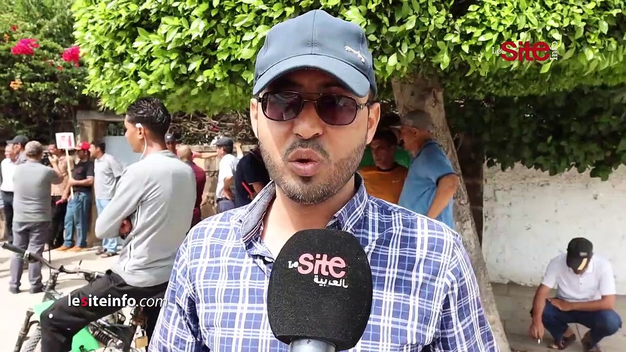 فلاحو احصين يحتجون أمام عمالة سلا للمطالبة بمدهم بالشواهد الإدارية وإعفائهم من الضرائب