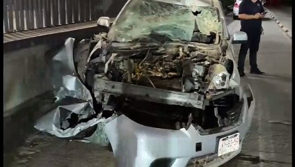 Tres jóvenes "vuelven a nacer" tras chocar contra un tráiler