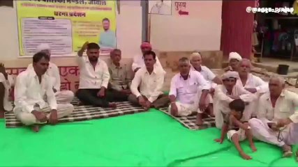 सिरोही: नगर पालिका के बाहर ग्रामीणों संग पार्षद क्‍यों दे रहे है धरना, देखिए खबर