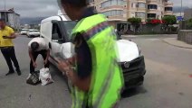 Un véhicule utilitaire léger et une moto sont entrés en collision à Alanya： Le conducteur de la moto a été grièvement blessé