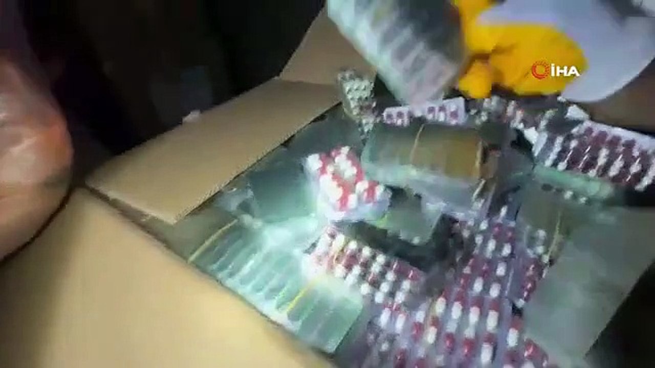 9 kilogrammes de cocaïne et 131 000 pilules pharmaceutiques synthétiques ont été saisis