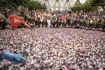 Una tapa de pulpo récord de 580 kilos en O Carballiño