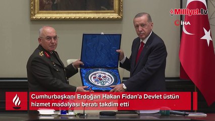 MGK'da dikkat çeken anlar! Erdoğan'dan Hakan Fidan'a üstün hizmet madalyası
