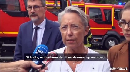 La premier francese Borne in Alsazia sul luogo dell'incendio nella struttura per disabili