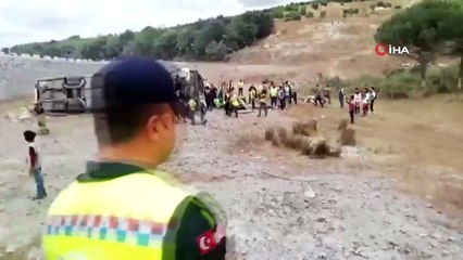 La navette transportant le personnel travaillant à l'aéroport d'Istanbul a roulé dans le fossé： 27 blessés