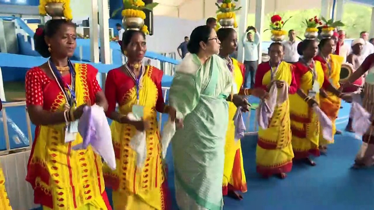 Mamata Banerjee Funny Tribal Dance in Jhargram