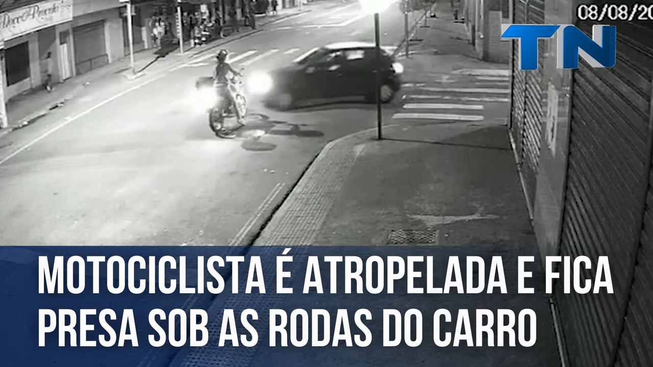 Motociclista é atropelada e fica presa sob as rodas do carro em Vitória