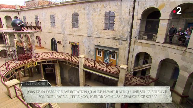 Claude Dartois en pleine épreuve avec Little Boo dans Fort Boyard , France 2