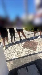 Turistas derrubam motocicleta de casal cearense e proferem ofensas