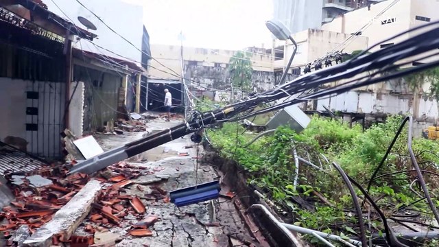 Quatro casas são atingidas após ventania derrubar muro e poste no Telégrafo