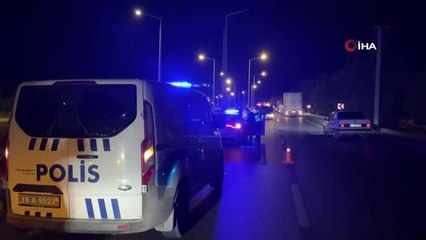 Burdur'da alkollü sürücü önce otomobile, sonra elektrik direğine çarptı