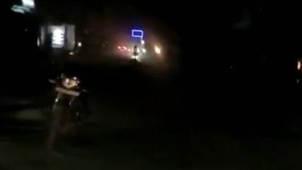 ప్రకాశం: అంధకారంలో జిల్లా... సబ్ స్టేషన్ లను ముట్టడించిన జనం