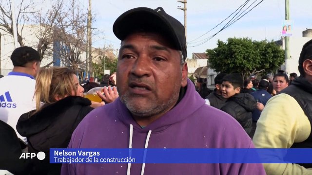 Manifestantes lanzan piedras a la policía en Argentina tras muerte de niña en robo
