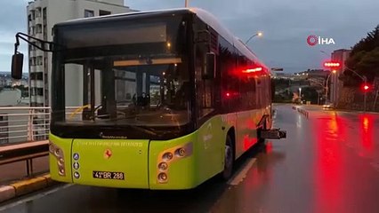 Belediye otobüsünden çıkan dumanlar korkuttu