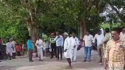 సూర్యాపేట: సిమెంట్ ఫ్యాక్టరీని ముట్టడించిన గ్రామస్థులు.. ఉద్రిక్తత