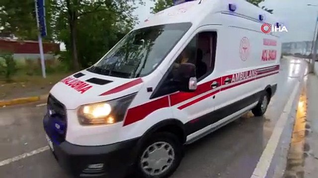 Kocaeli'de ticari taksi ile hafif ticari araç çarpıştı: 4 yaralı