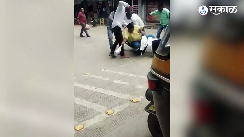 Crime News: भररस्त्यात पत्रकाराला मारहाण; राऊत शिंदे गटावर भडकले, "हे कायद्याचे राज्य आहे का?"