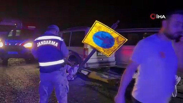 Kaza yapanların yardımına gidenlerin arasına başka bir araç daldı: 3 ölü, 7 yaralı