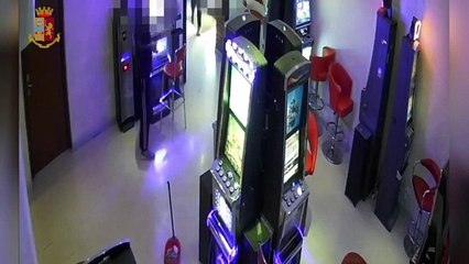 Colpi alle sale slot, tre arresti