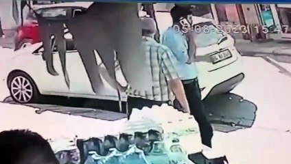 İnsanlar panikle kaçtı! Kahvehaneye güpegündüz silahlı saldırı