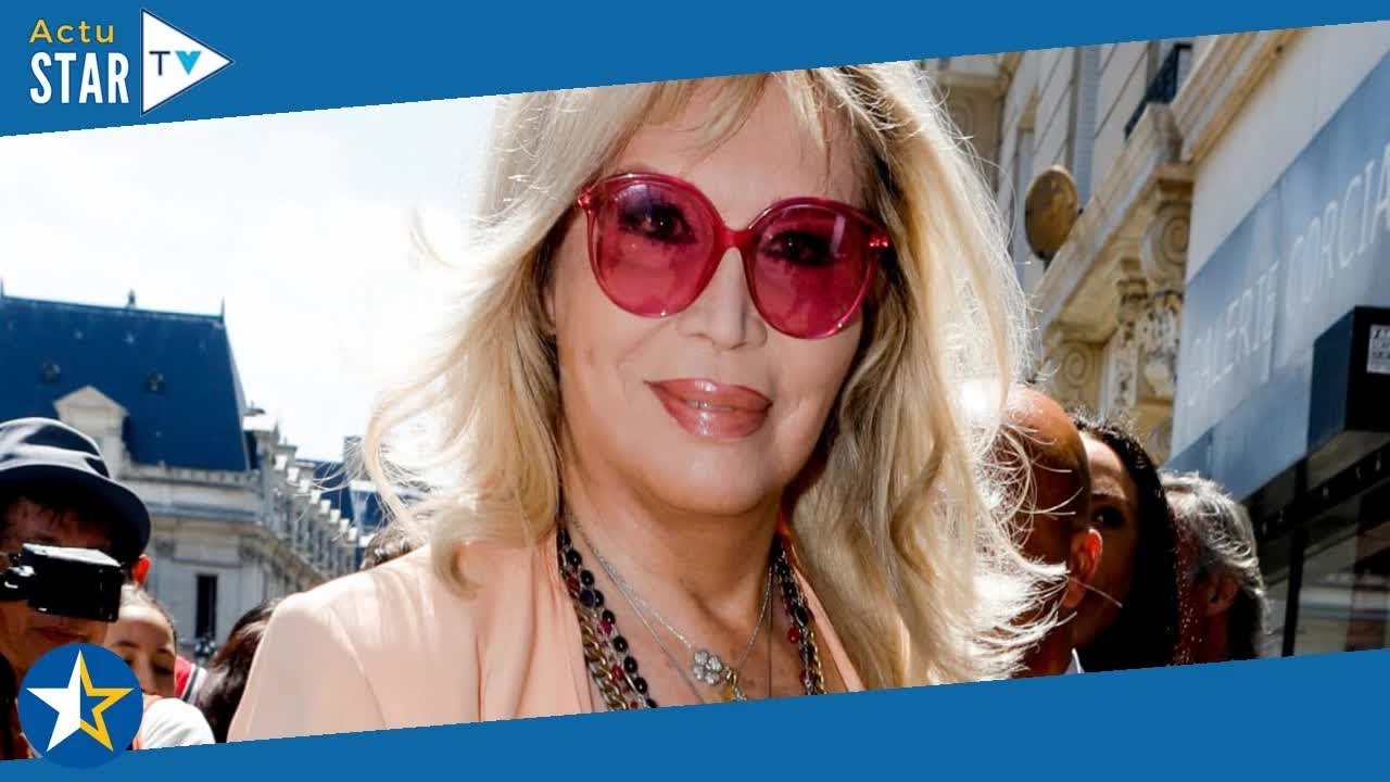 Amanda Lear quittée par un bel Italien pour une Miss Météo, elle se lâche  Ce sont des sales