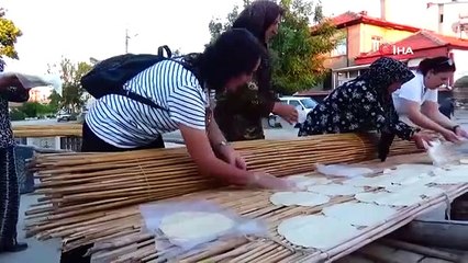 La ruée vers la tarhana locale saisit les femmes au foyer à Konya