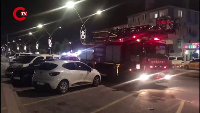 SAKARYA- TARTIŞIP DENİZE ATLAYAN ERKEKLE PEŞİNDEN SUYA GİREN KADINI ÇEVREDEKİLER KURTARDI