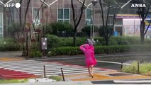 Corea del Sud, arriva la tempesta Khanun: piogge e forti venti a Busan