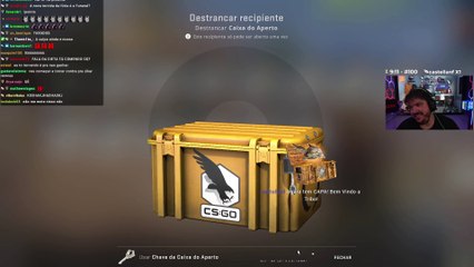 El streamer Gaules abriendo una caja de CS:GO
